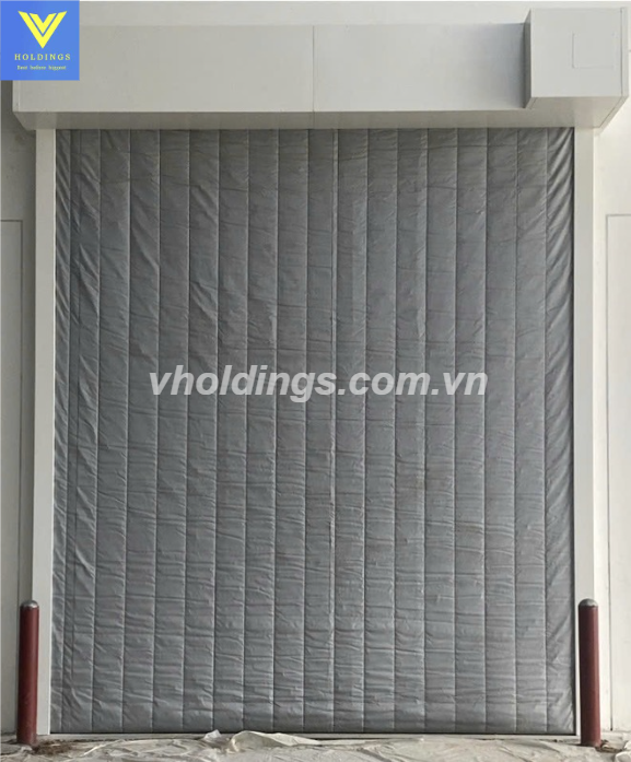 Hình ảnh thực tế màn hình cách nhiệt Vholdings EI 120 khi hạ xuống hoàn toàn