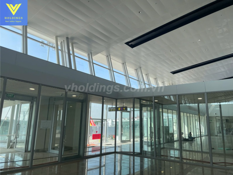 Vách kính khung thép