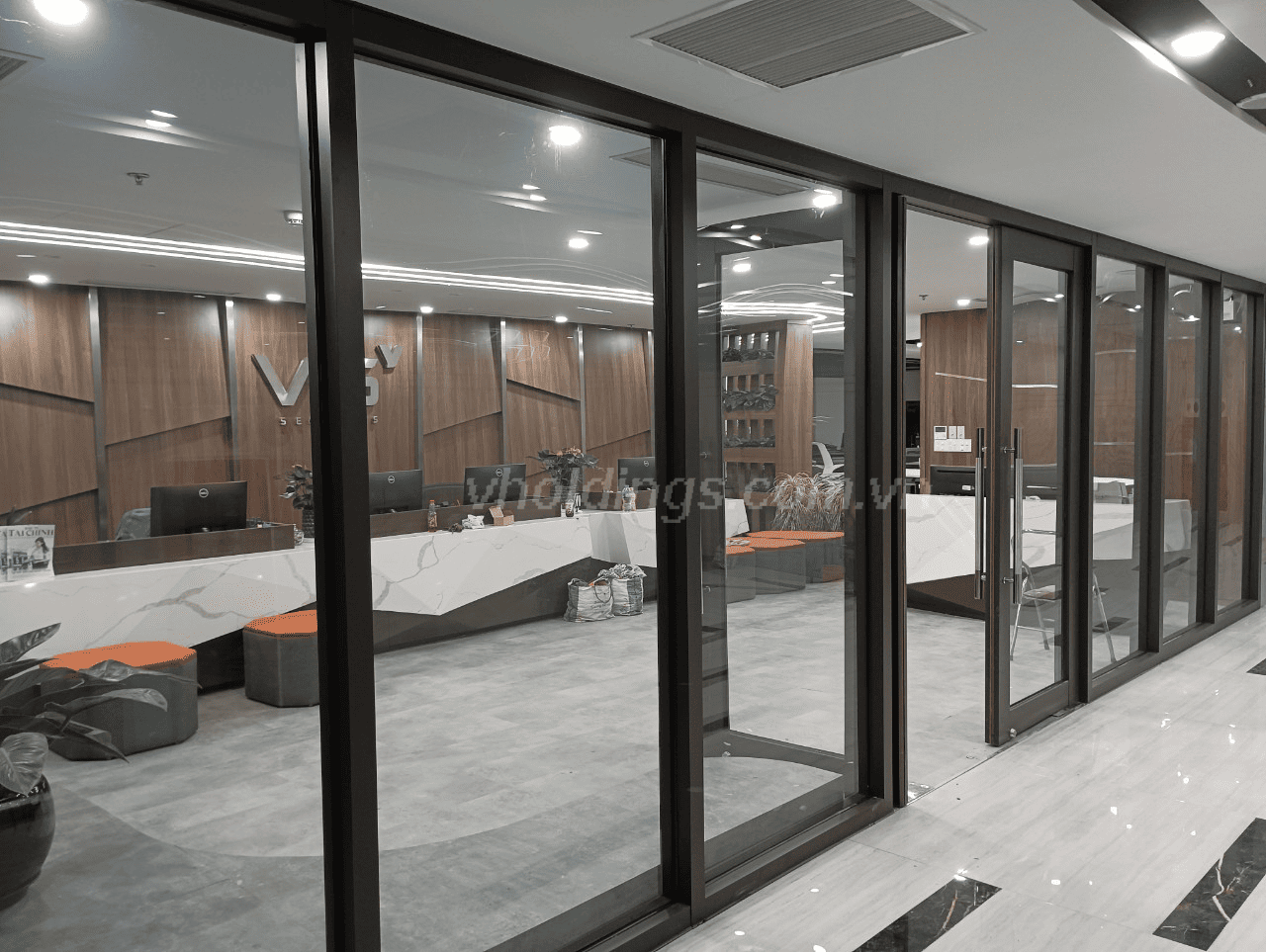 Vách kính chống cháy EI Vholdings