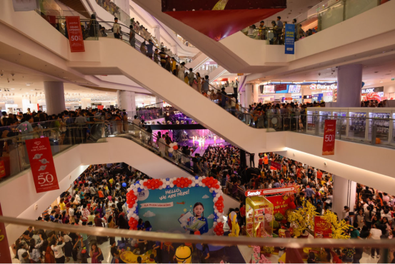 Thách thức PCCC tại trung tâm thương mại và vai trò của màn cuốn ngăn cháy cách nhiệt