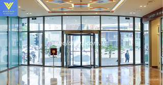 Cửa trượt tự động Bunka và cửa mở quay - nên chọn loại nào?